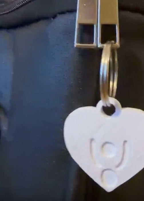 Detalle del llavero NFC Encuéntrame