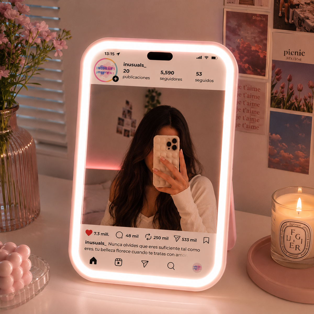 Espejo LED Instagram Glow con decoracion rosada