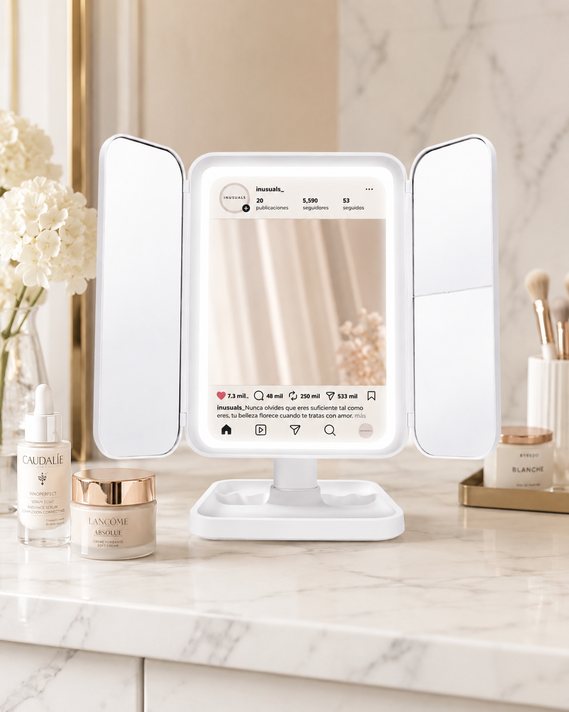 Espejo de maquillaje tríptico LED